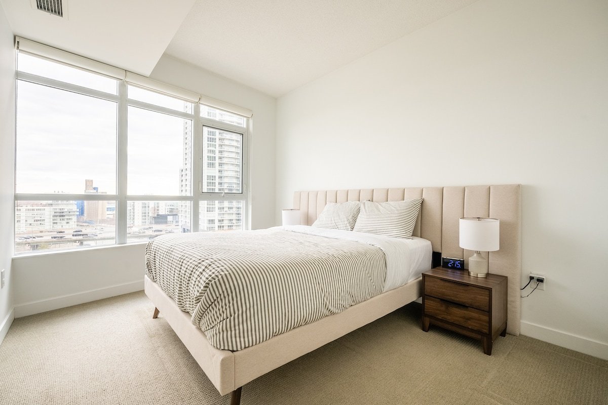 Stunning 2BD/2BTH~Rogers CTR/CN Tower/Parking gallery image 4