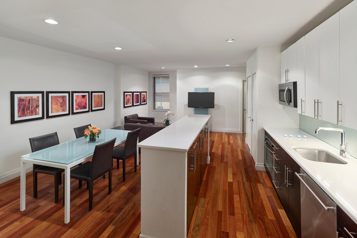 AKA Times Square-2Bedroom – Washer/Dryer, Kitchen gallery image 4