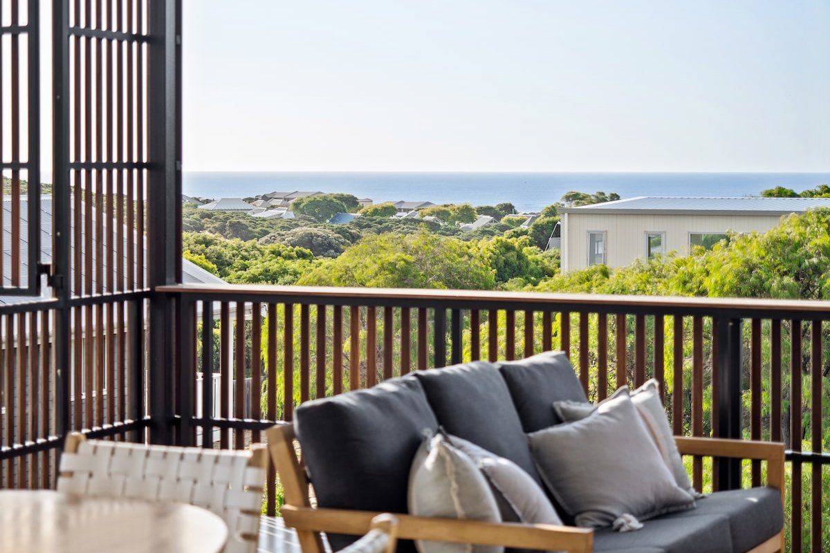 Lumiere-Stunning Coastal Retreat gallery image 5