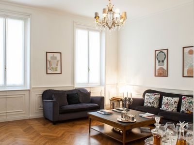 Refined and spacious flat near Piazza del Popolo