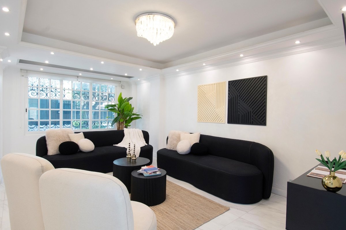 ¡Spectacular Crystal House! -7BR upscale. gallery image 5