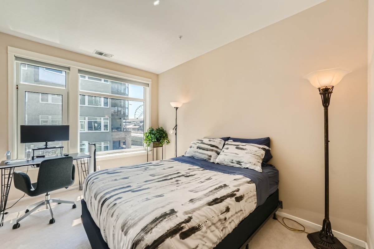 Waterfront 2BR Great Wheel View Walk to Pike Place gallery image 5