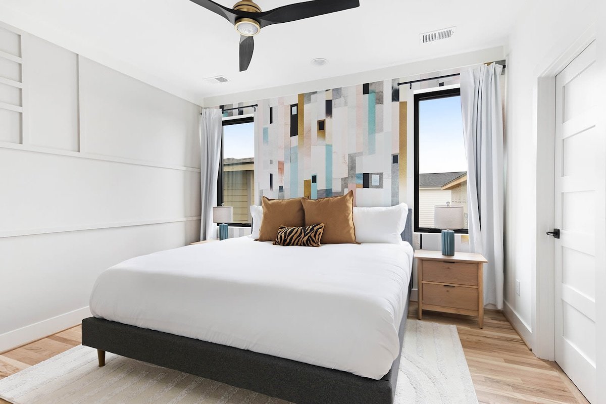 The Banjo – Huge Rooftop + 1.5 miles to Broadway gallery image 3