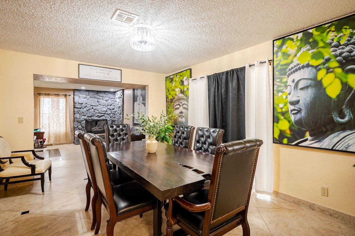 Enjoy Las Vegas Views-6BR/Pool gallery image 2