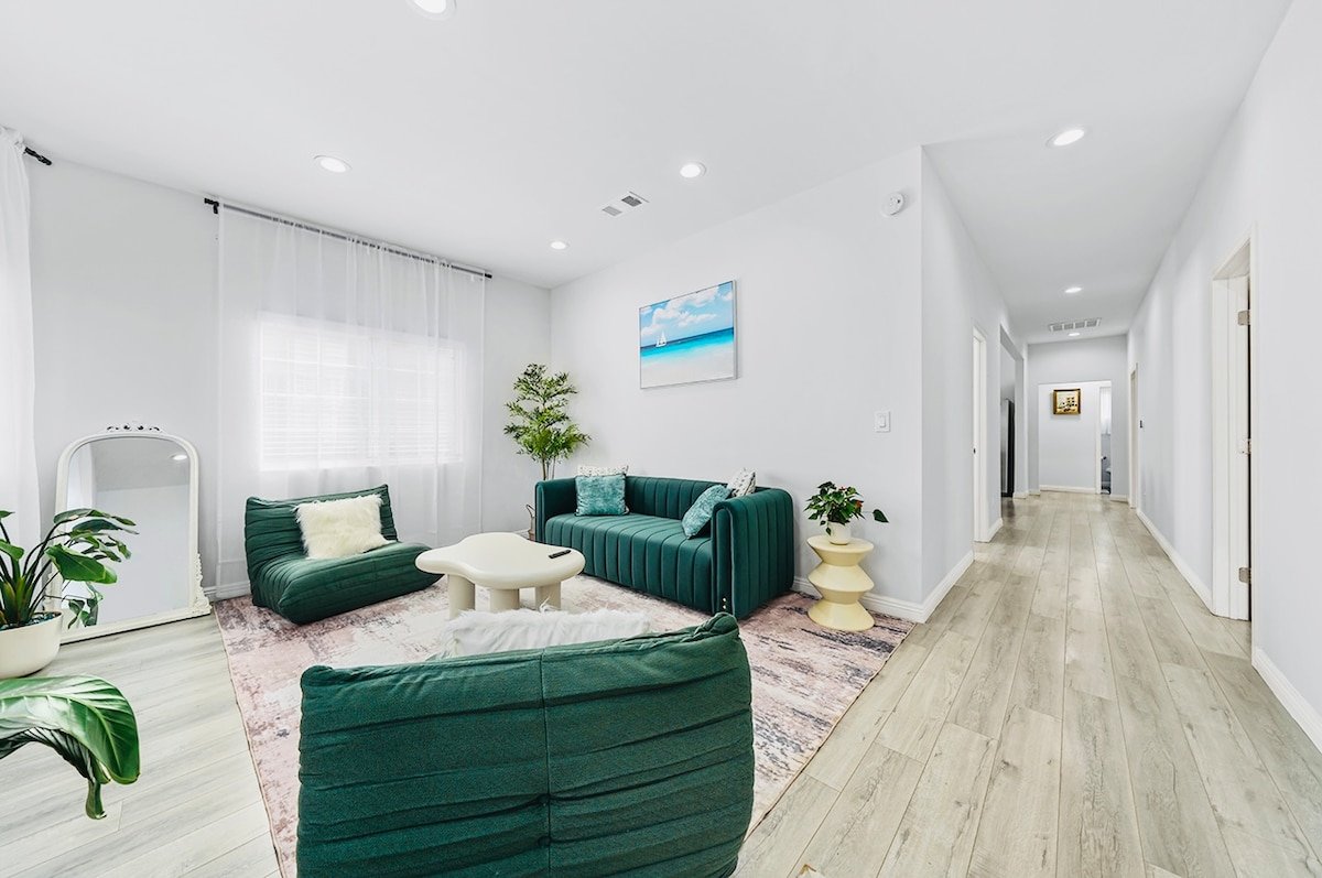 Great Location w spacious backyard | DTLA | USC | gallery image 2