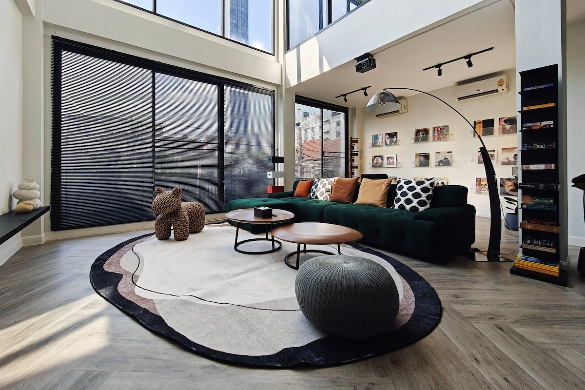 Modern 4-Story Villa: 110″ Projector & Free WiFi gallery image 2