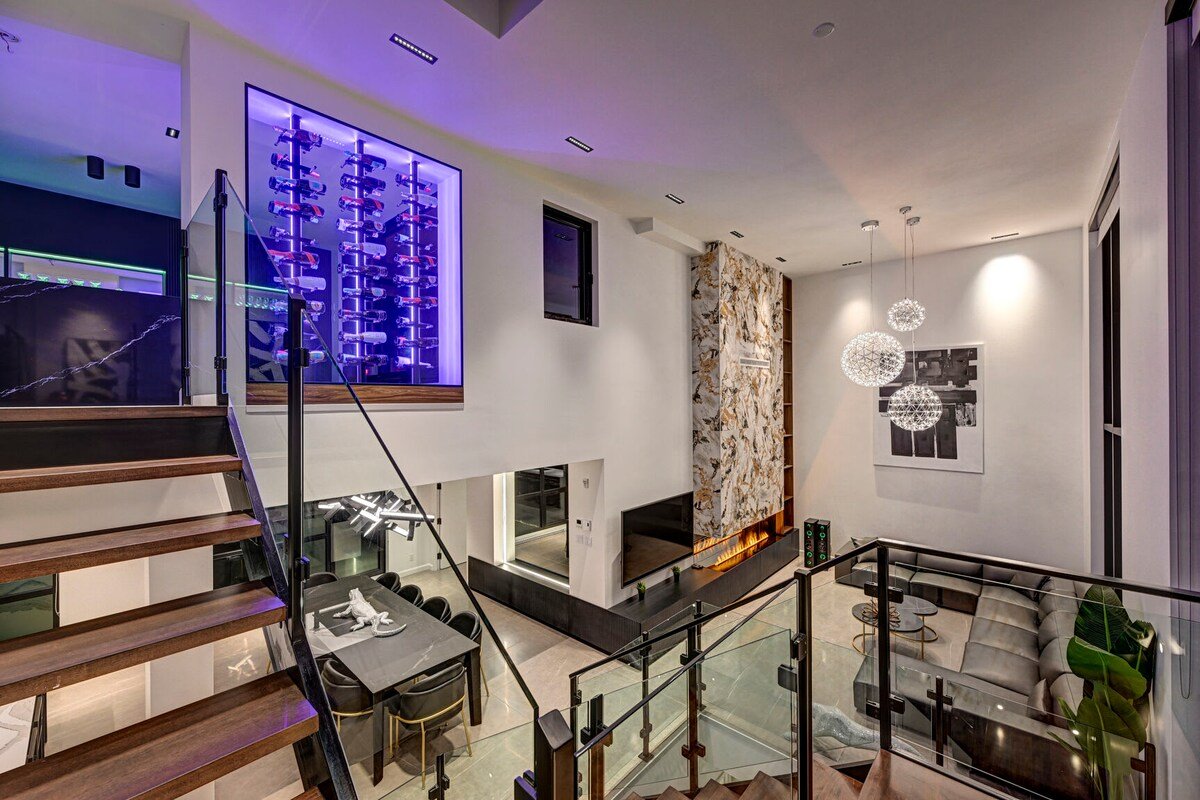 Clubhaus Ultimate VIP Penthouse,Hot Tub,Sleeps 20+ gallery image 3