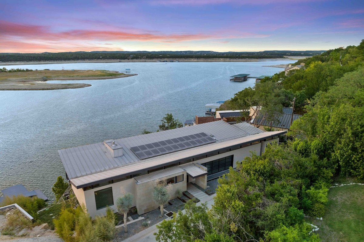 Lake Travis Waterfront Home+Dock gallery image 4