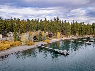 Aqua Vista Lakefront Estate – 6BR w Buoy & Pier