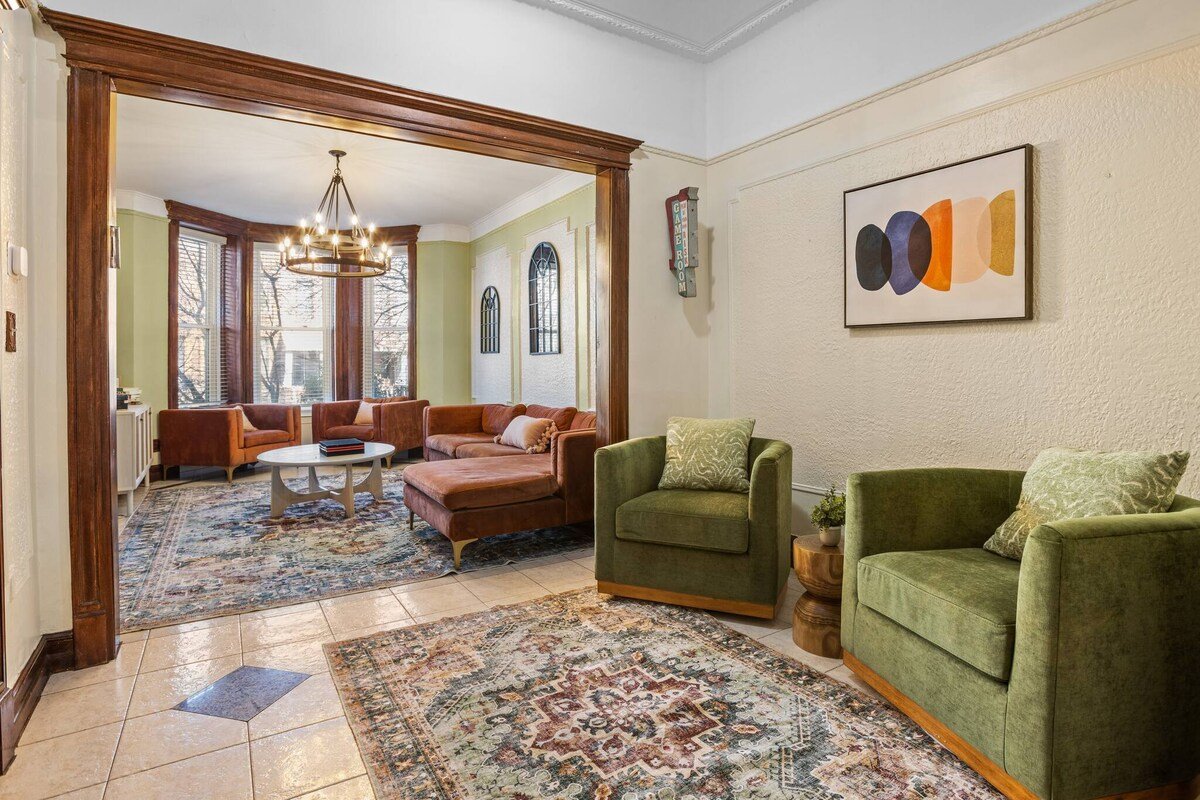 Central Crown Heights Beauty | Steps to Subway! gallery image 4