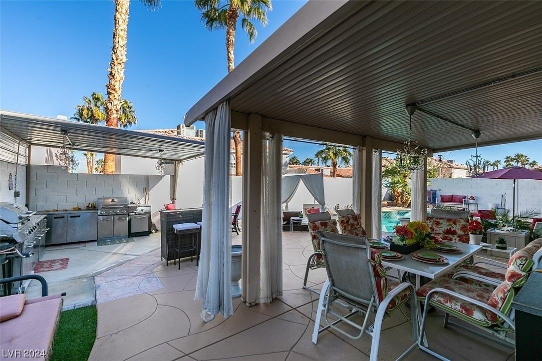 Lovely 6BR house with pool gallery image 5