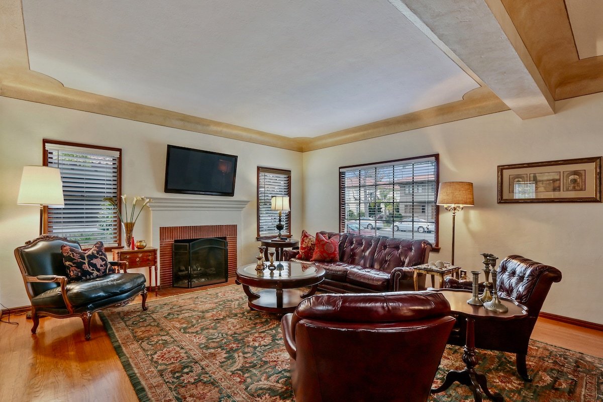 Big House at the Beach / Near Convention Center gallery image 4