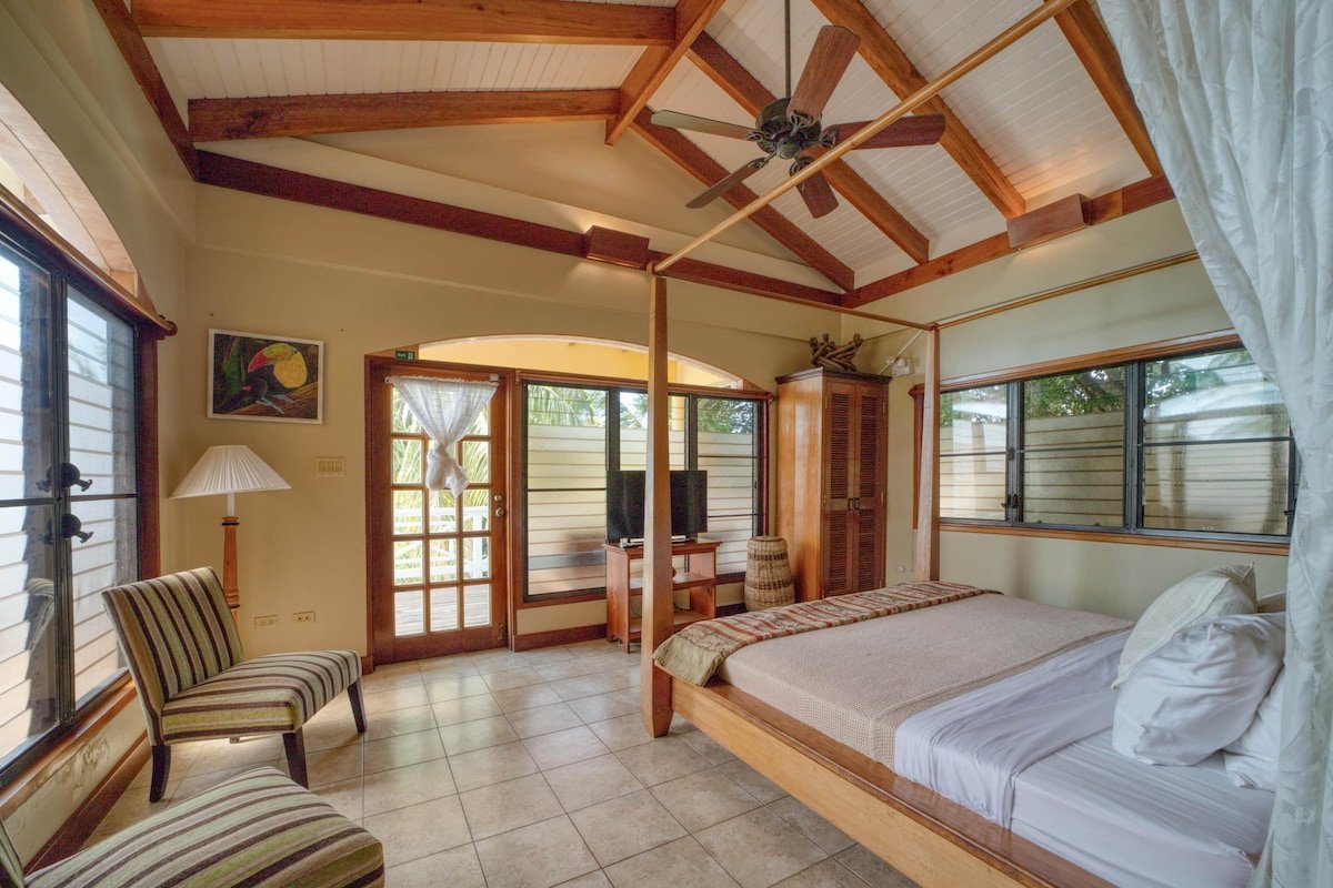 Casa Del Sol Villa in Quiet North Placencia Village gallery image 3