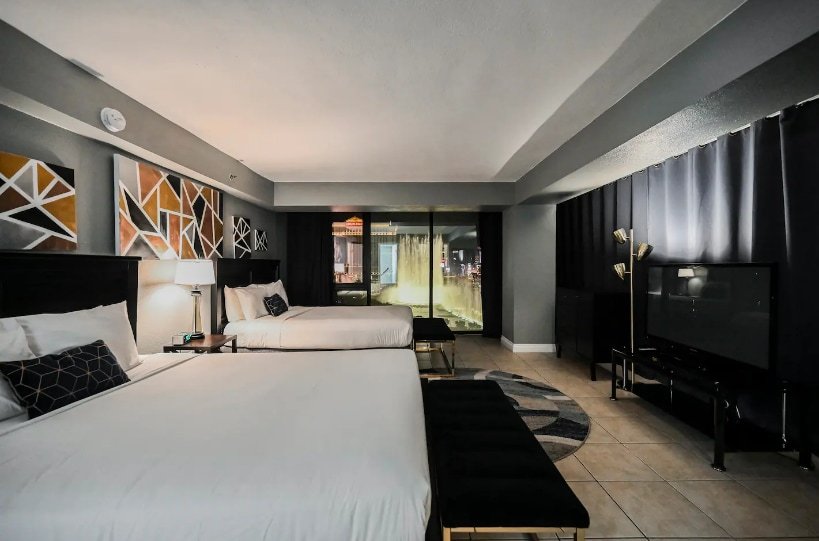 3BD PH On the Strip, Panoramic VIEWS, Sleeps 16 gallery image 2