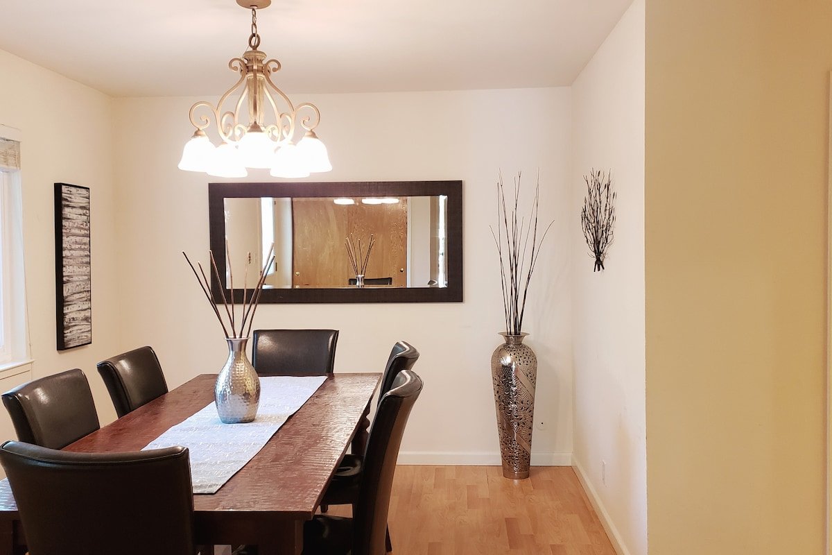 LA: Spacious + Comfortable in Palo Alto-4 bedroom gallery image 5