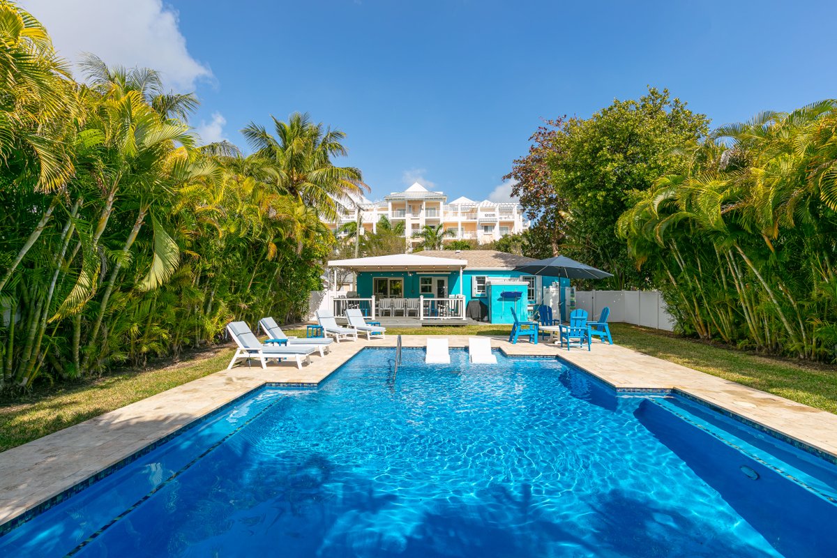 Barrier Island- Walk to Beach, amazing pool!