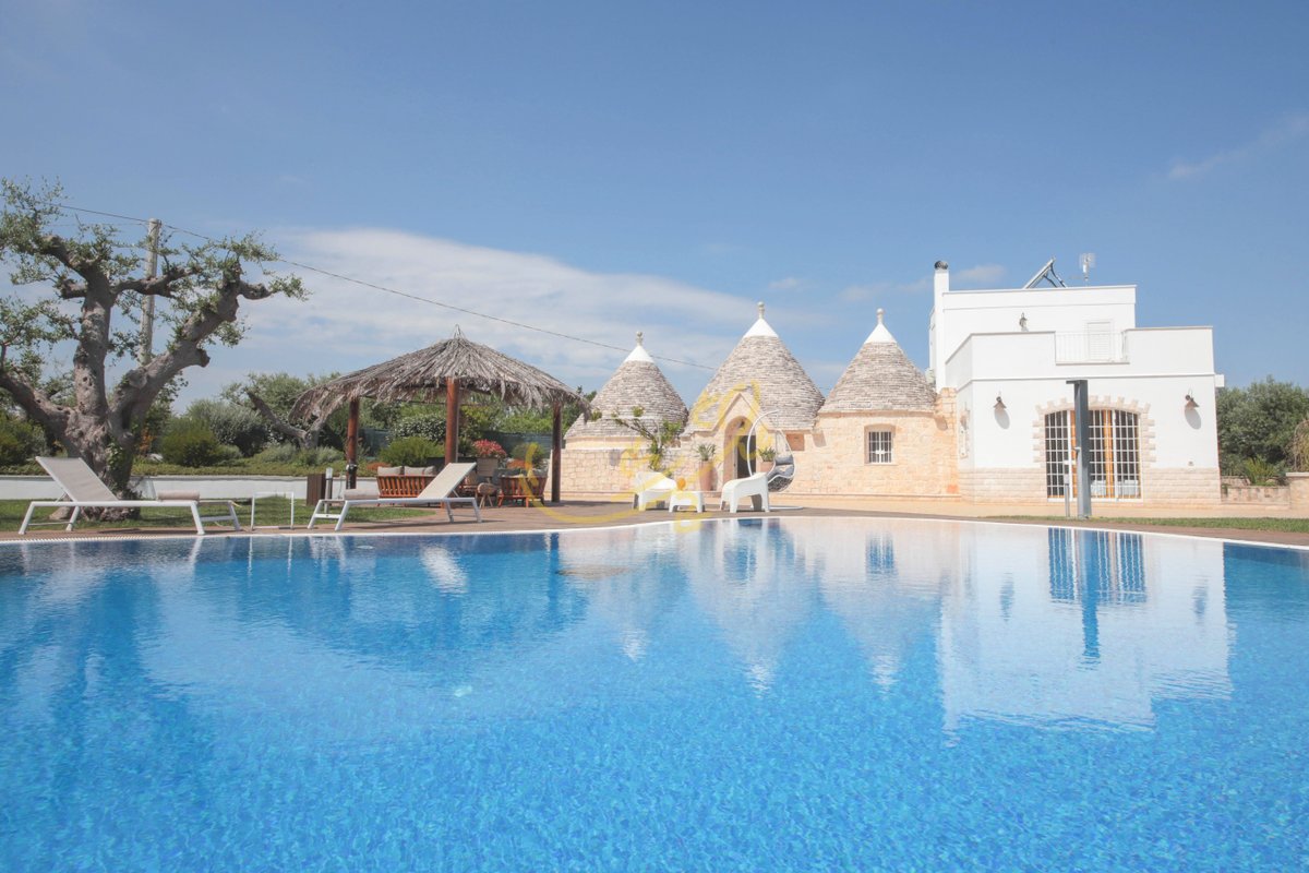TD Trulli Bruco Large Pool for Family Fun