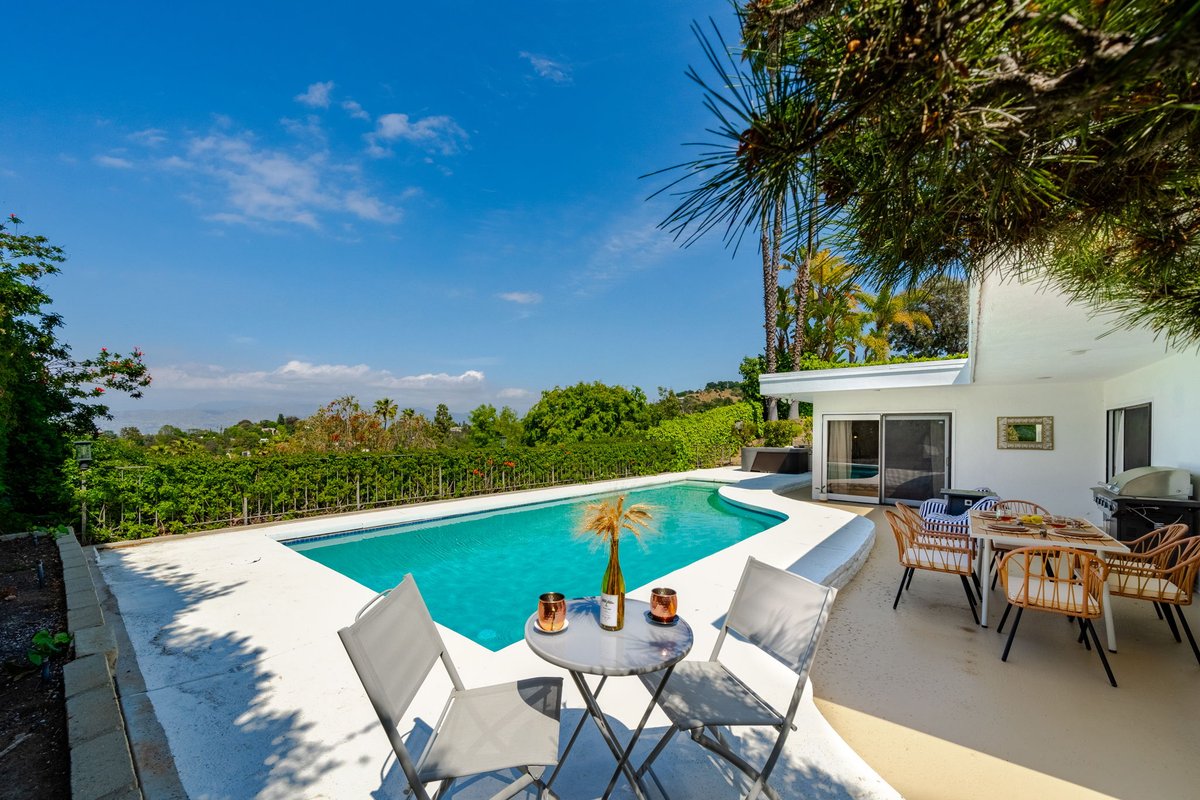 Hillside Retreat/Valley View