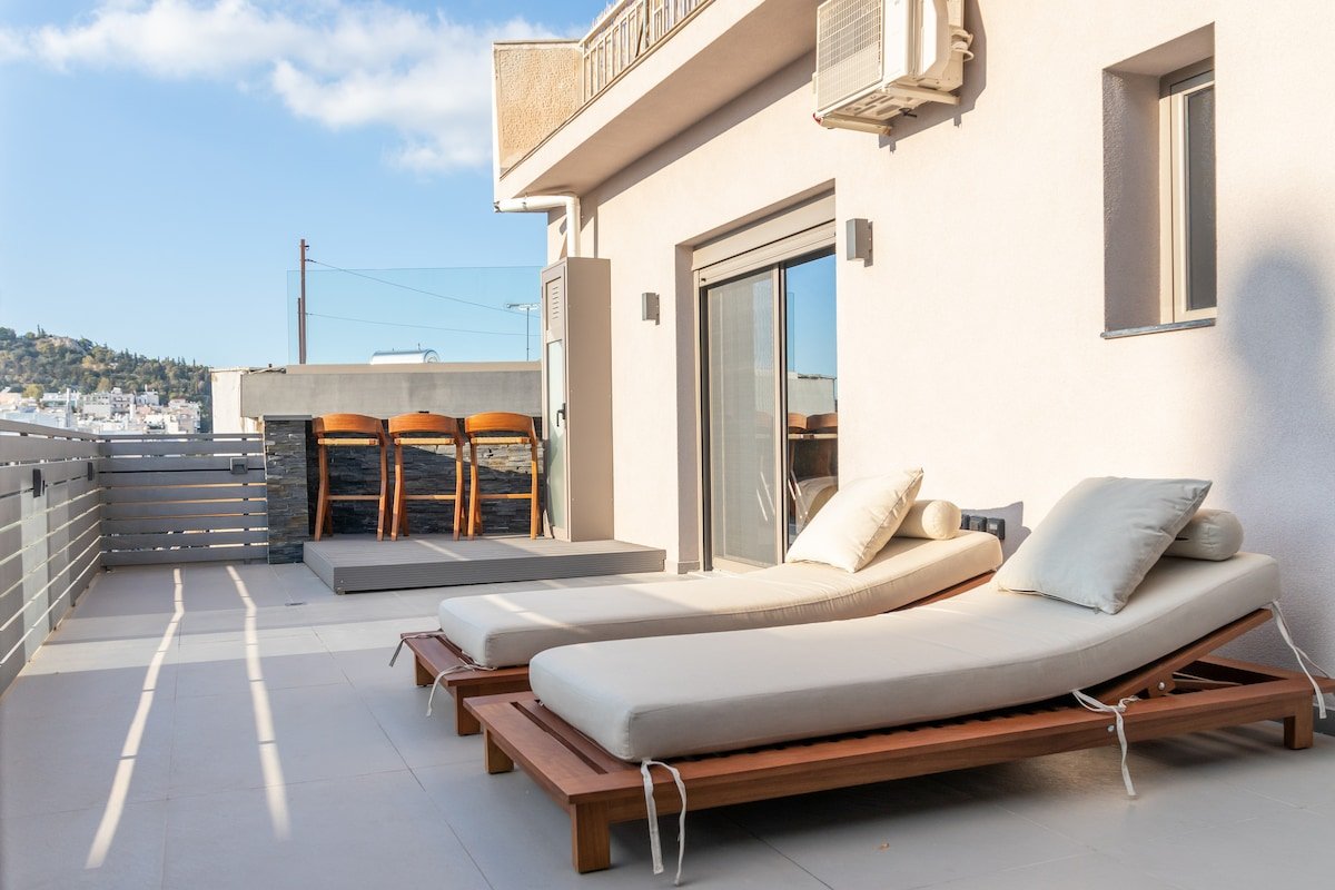 Gem in the center with Acropolis view gallery image 3