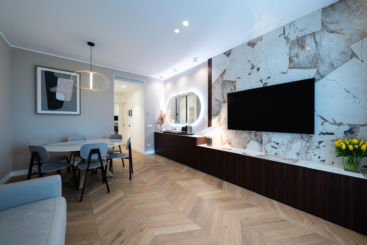 Piazza Fontana Duomo View gallery image 5