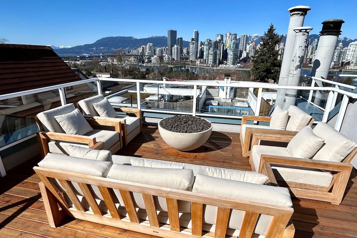 Private Haven w WOW Views / Hot Tub / Parking gallery image 2