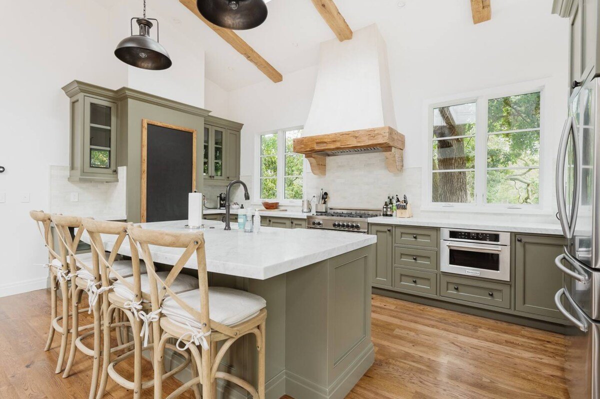 Exquisite luxury executive 2-suite cottage gallery image 3