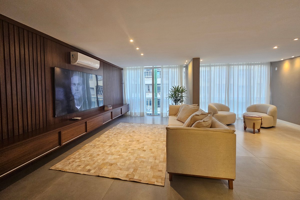 Apartamento vista lateral mar em Copacabana