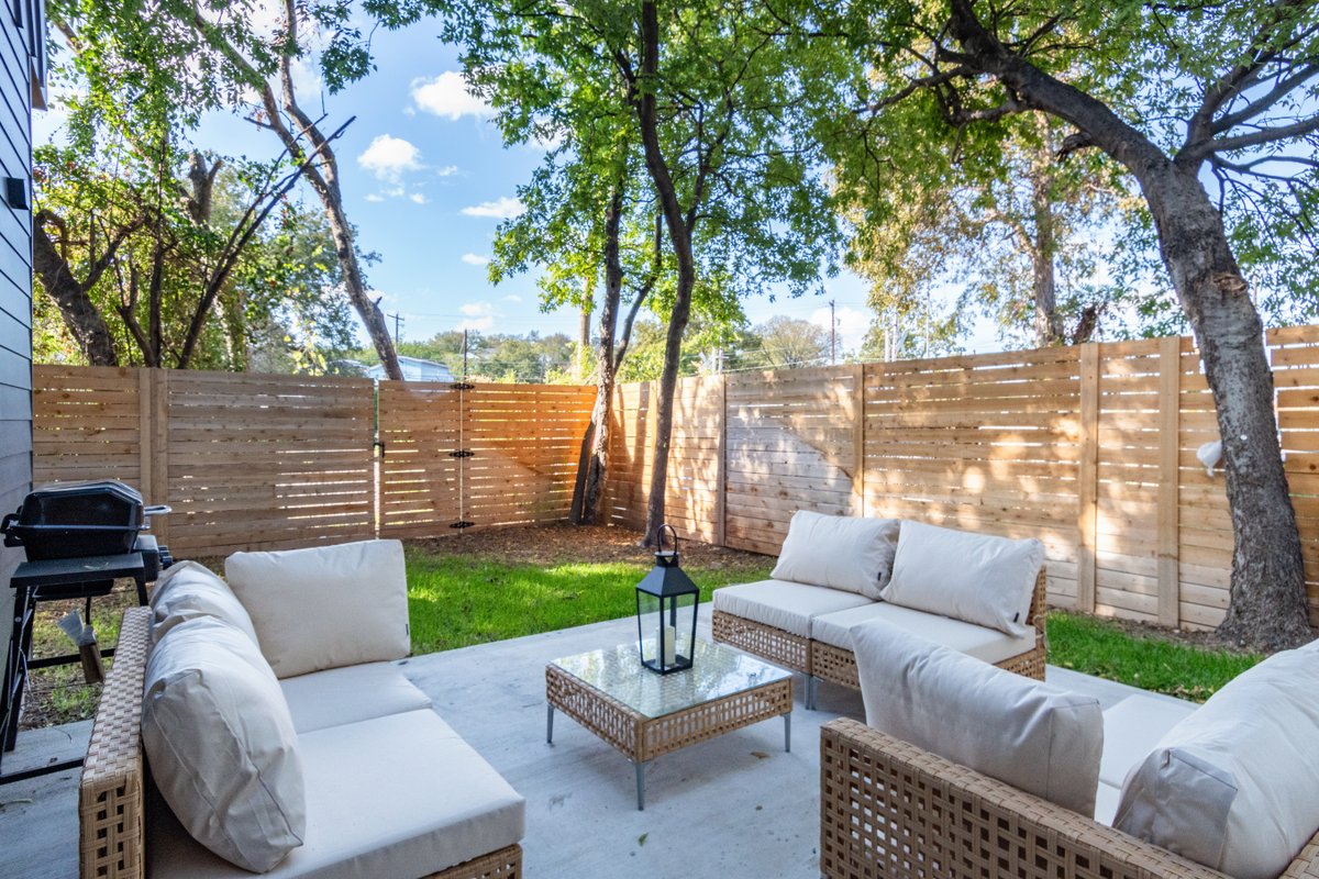 Dtown Modern Retreat :Steps from Everything + Pool