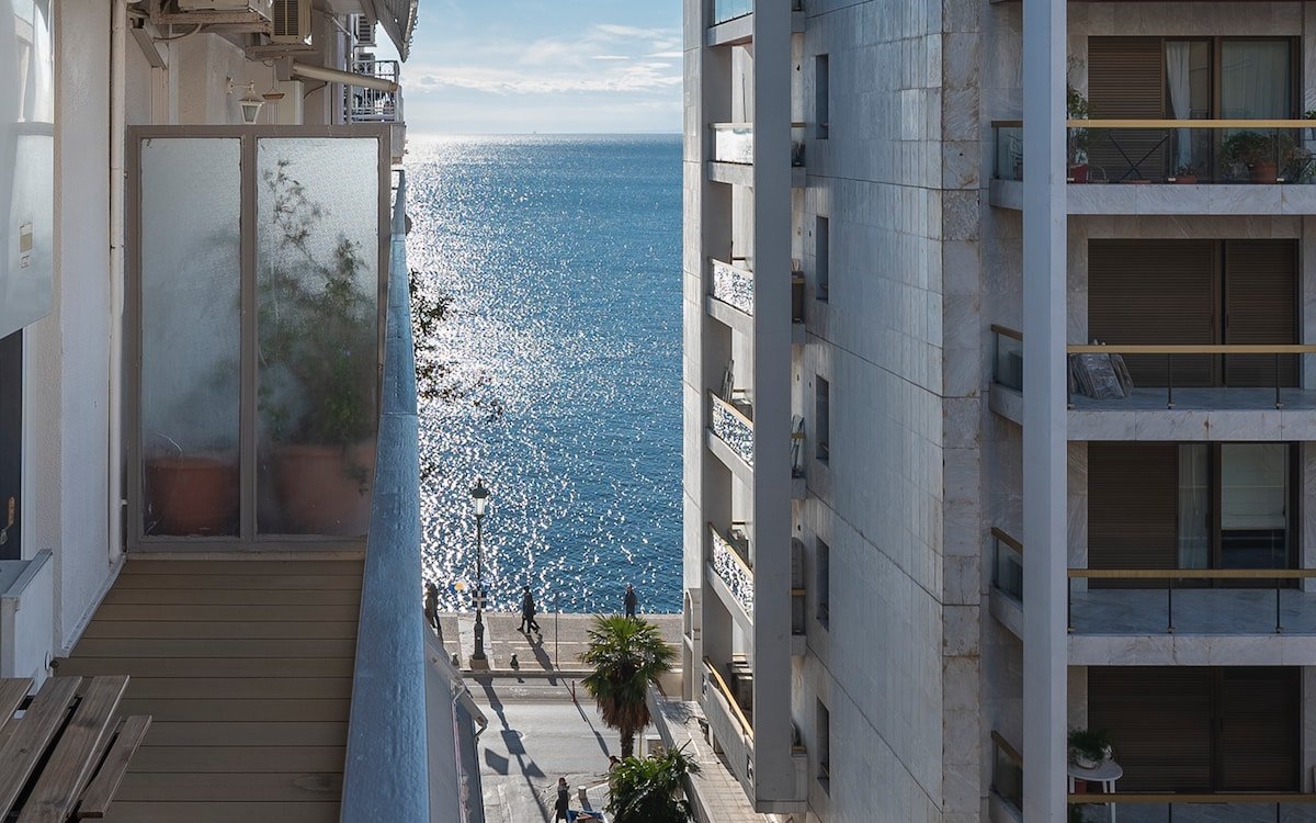 Embassy Elegant Suite gallery image 4