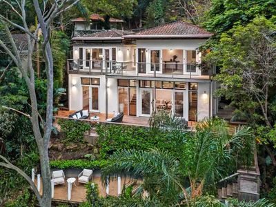 Sydney Northern Beaches Waterfront holiday house