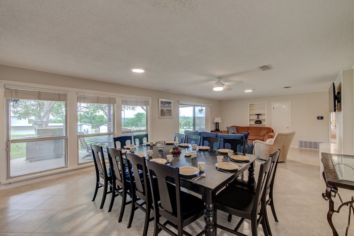 Group-Friendly Ranch Home | Pool &Plenty of Space! gallery image 5