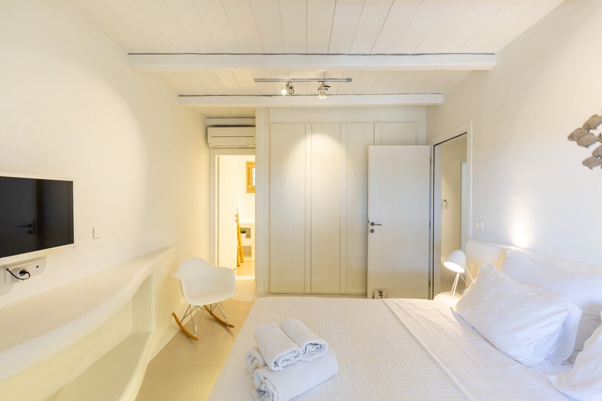 “Ginger White” by Aqualiving Villas gallery image 5