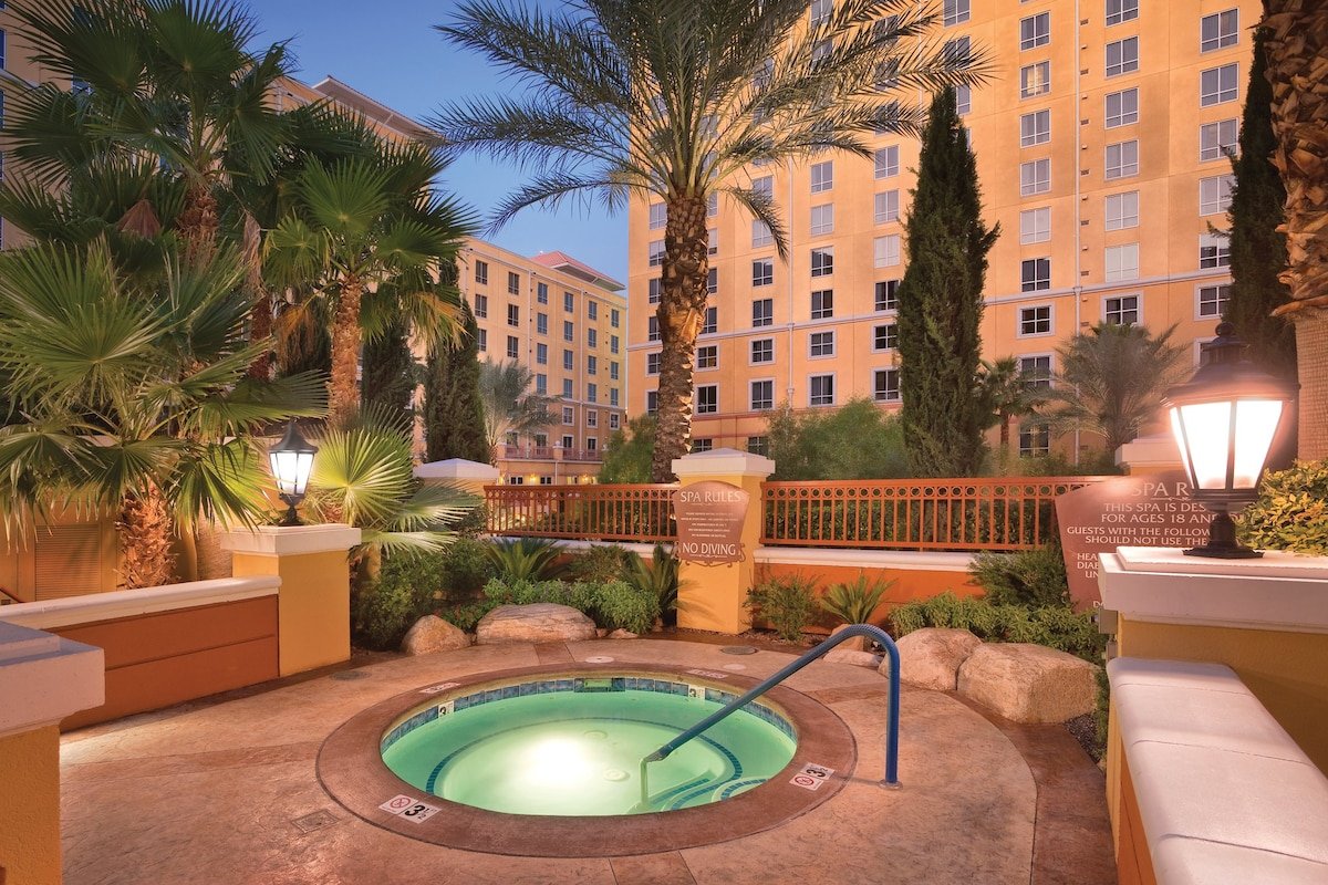 Grand Desert “3 BR Deluxe” – Las Vegas – Sleeps 10 gallery image 5