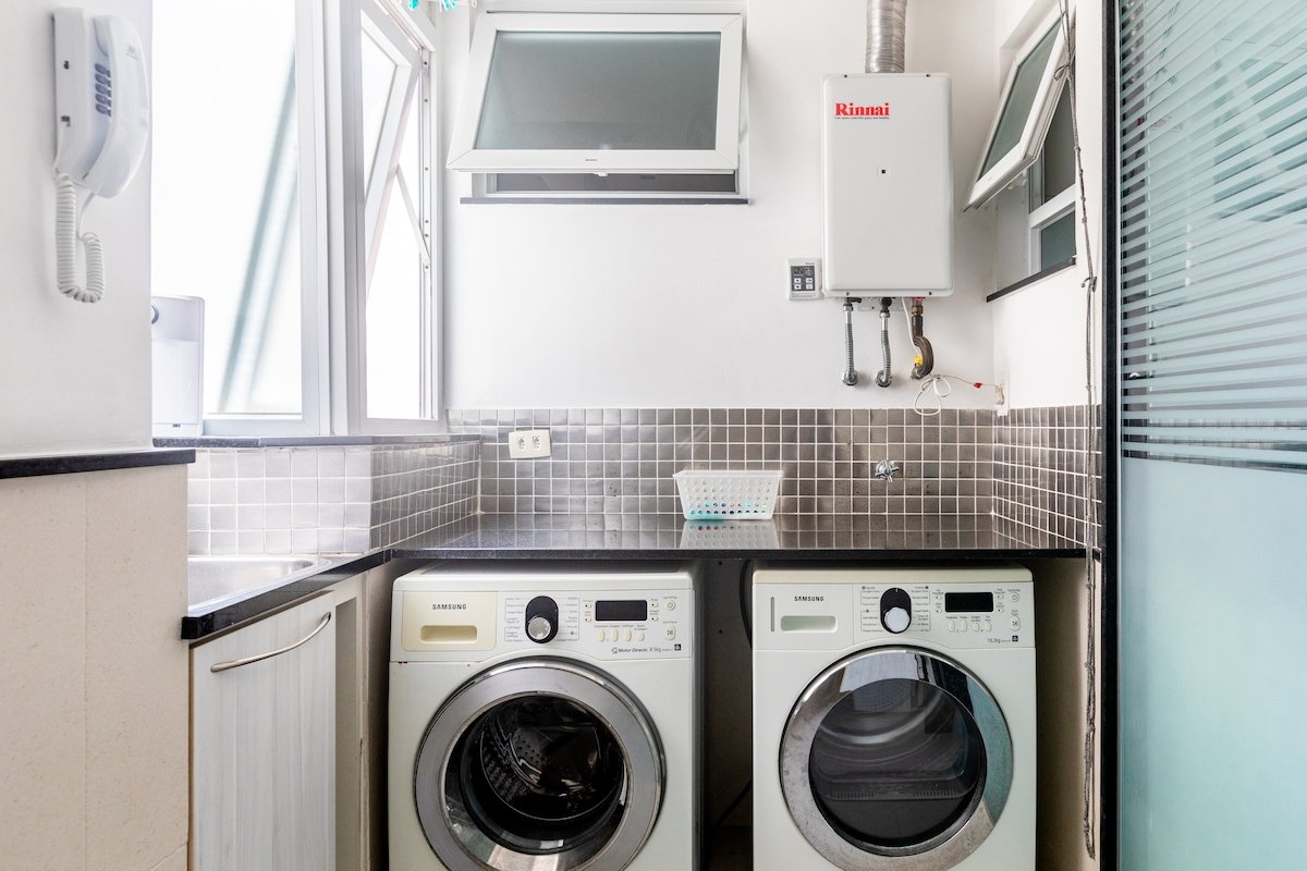 Luxuoso apartamento dois blocos da praia gallery image 5