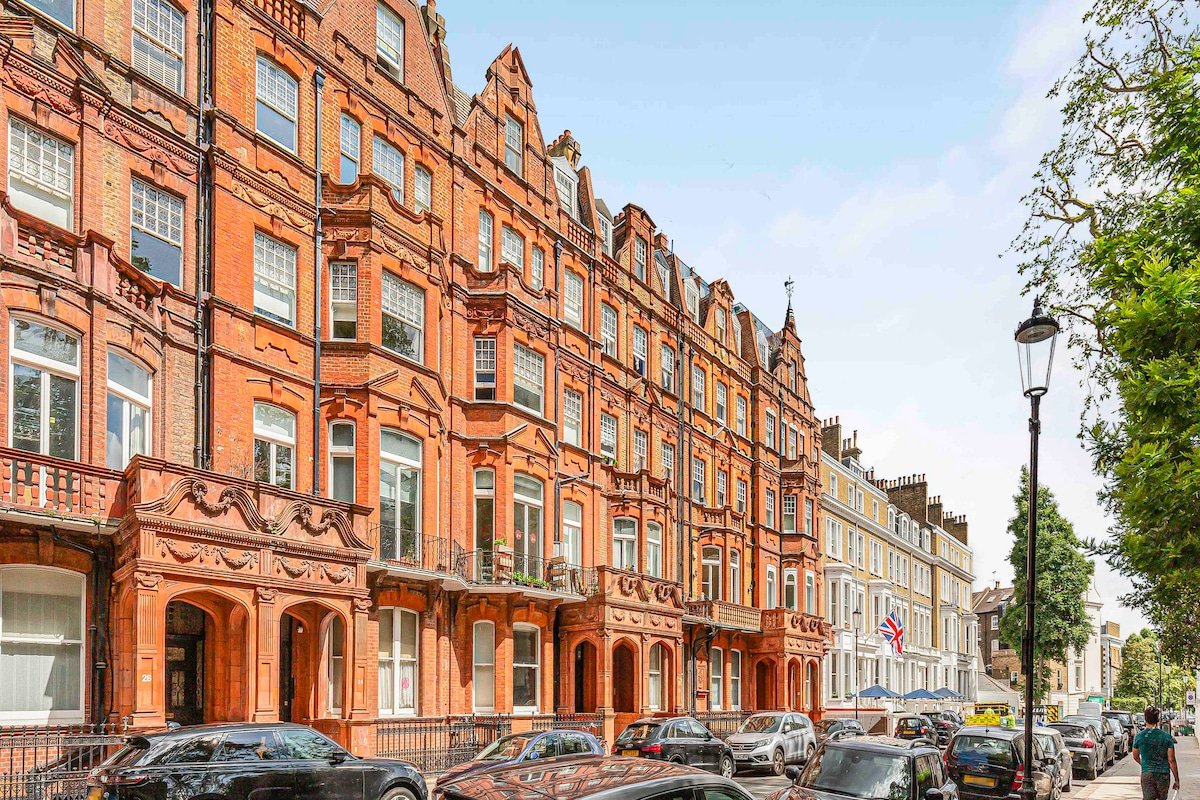 Penthouse with stunning views and great location! gallery image 4