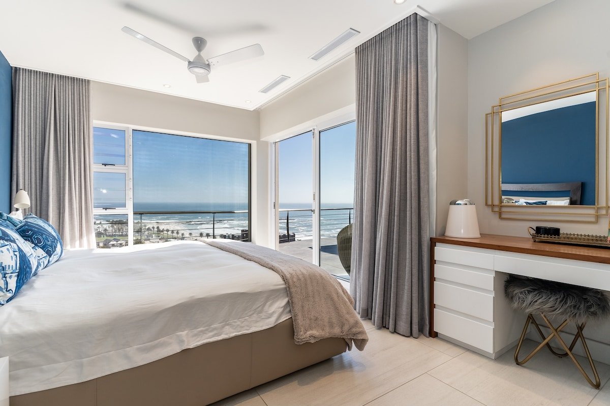 Luxury Camps Bay Home with Stunning Ocean Views gallery image 4