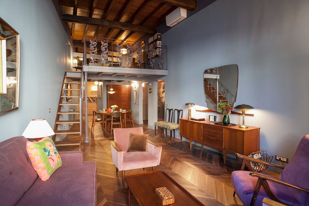 The mirror house elegant apartment Piazza Navona gallery image 3