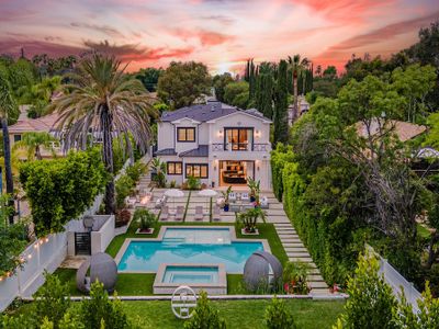 Luxe Tarzana Farmhouse w/ Relaxing Poolside Oasis