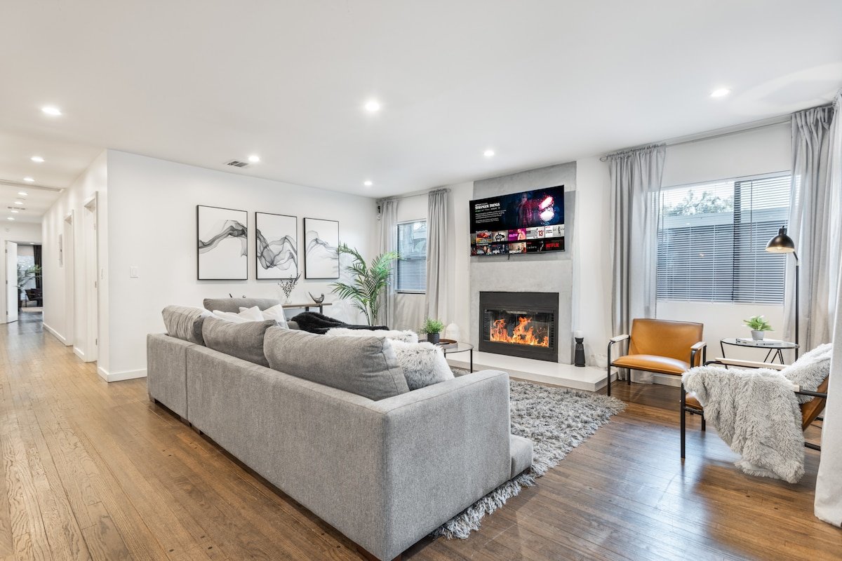 Stylish Casa by Universal|Free Parking+EV Charger gallery image 4