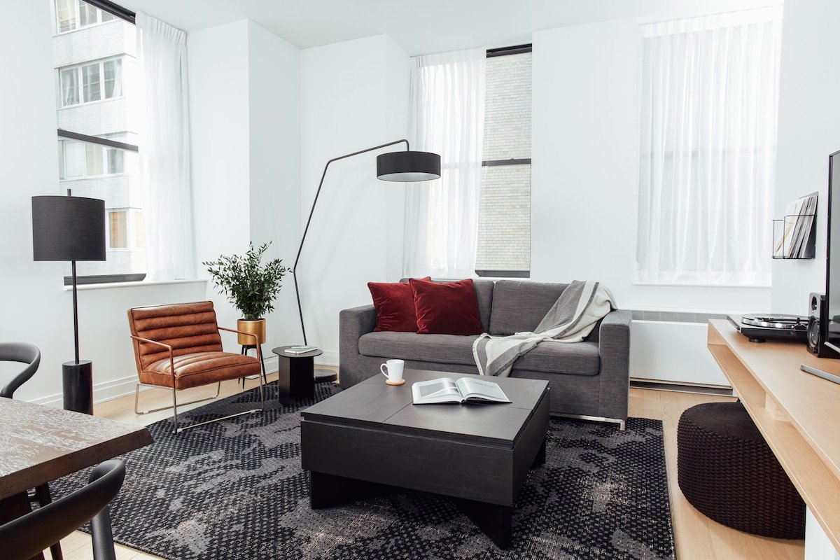 Mint House at 70 Pine: Premium Two Bedroom Suite gallery image 2