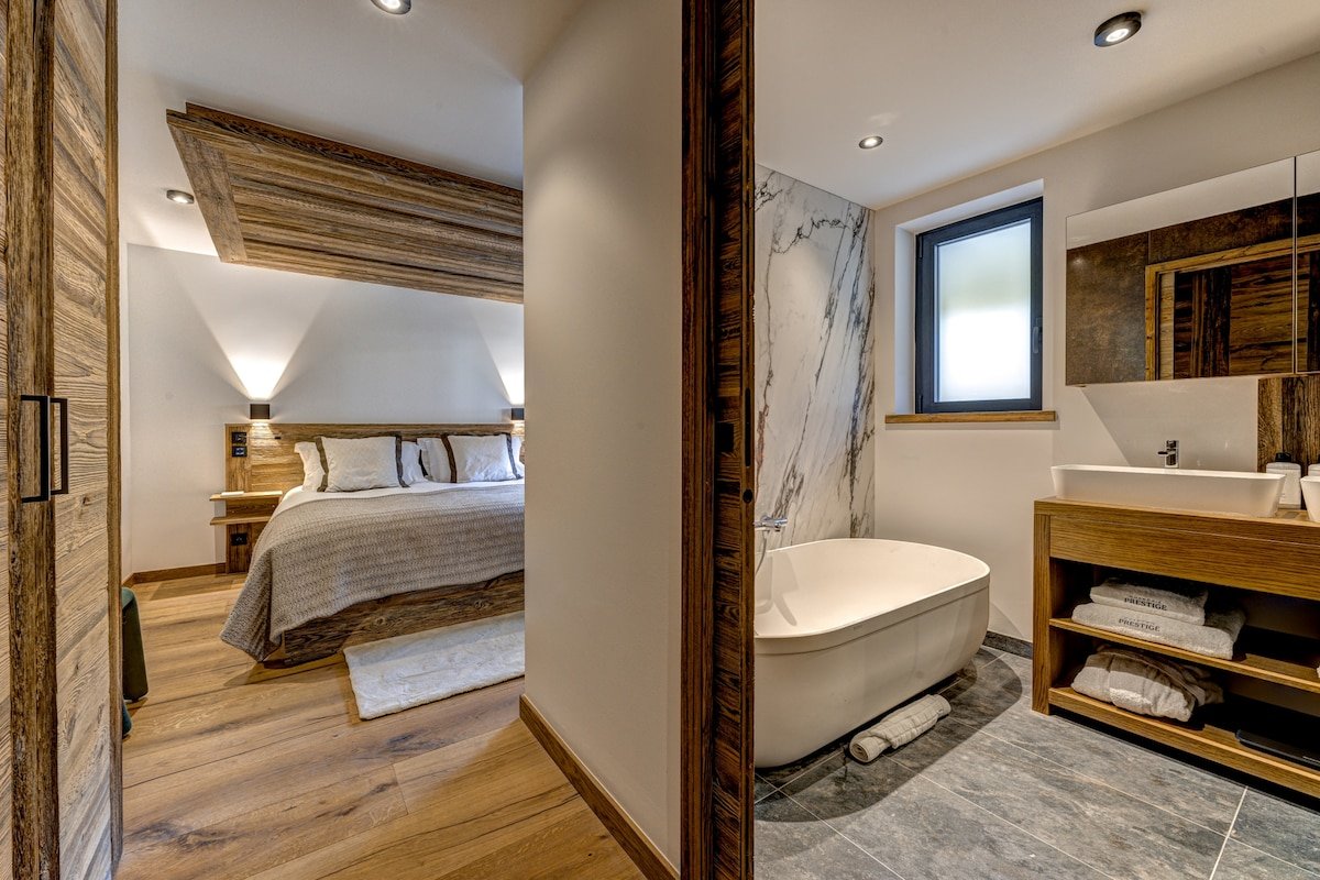 Chalet + 10m pool, daily housekeeping & pastries gallery image 3