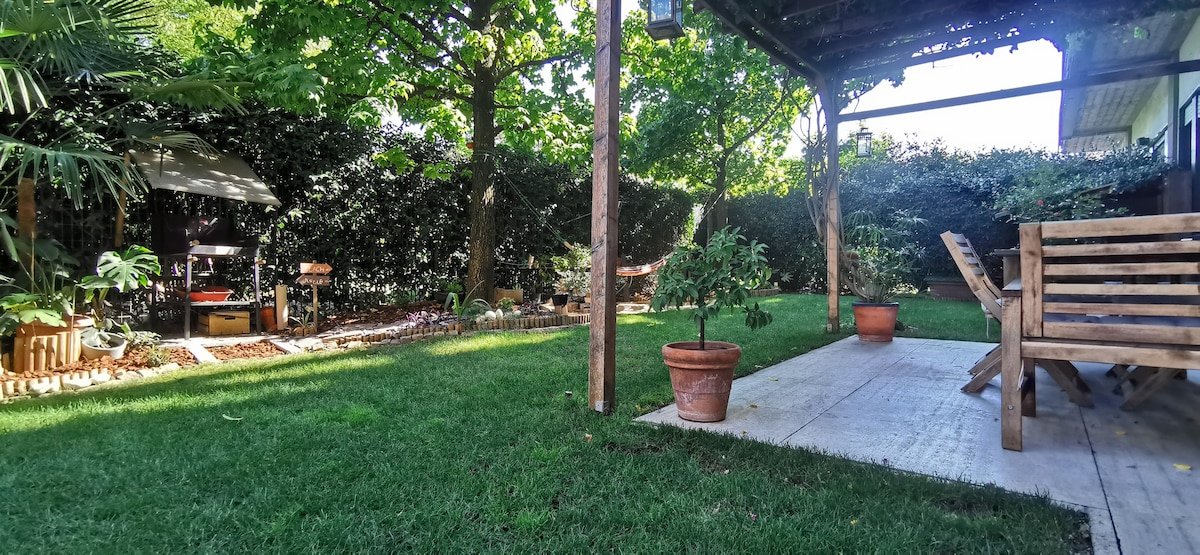 Luxury Summer House Garden&Spa for 8 (3bathrooms) gallery image 2