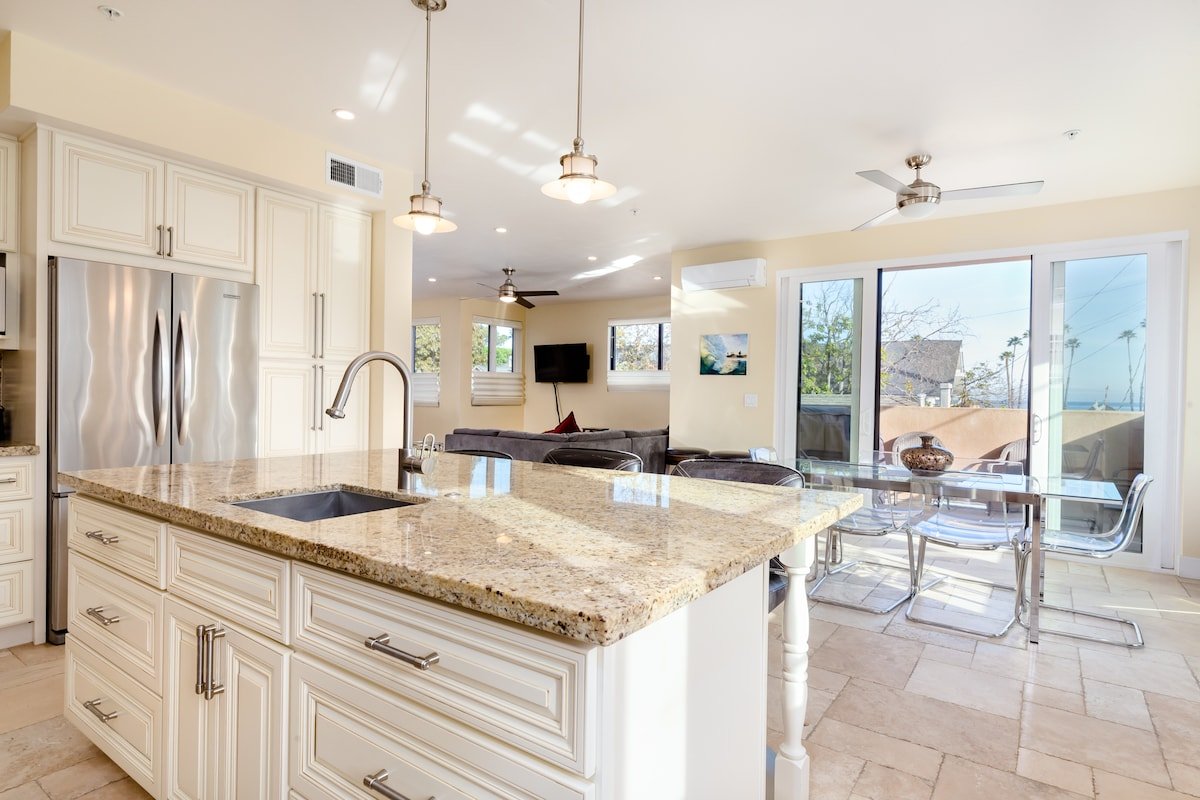 WOW! Luxury 5000sf Oceanview next to Main Beach gallery image 3