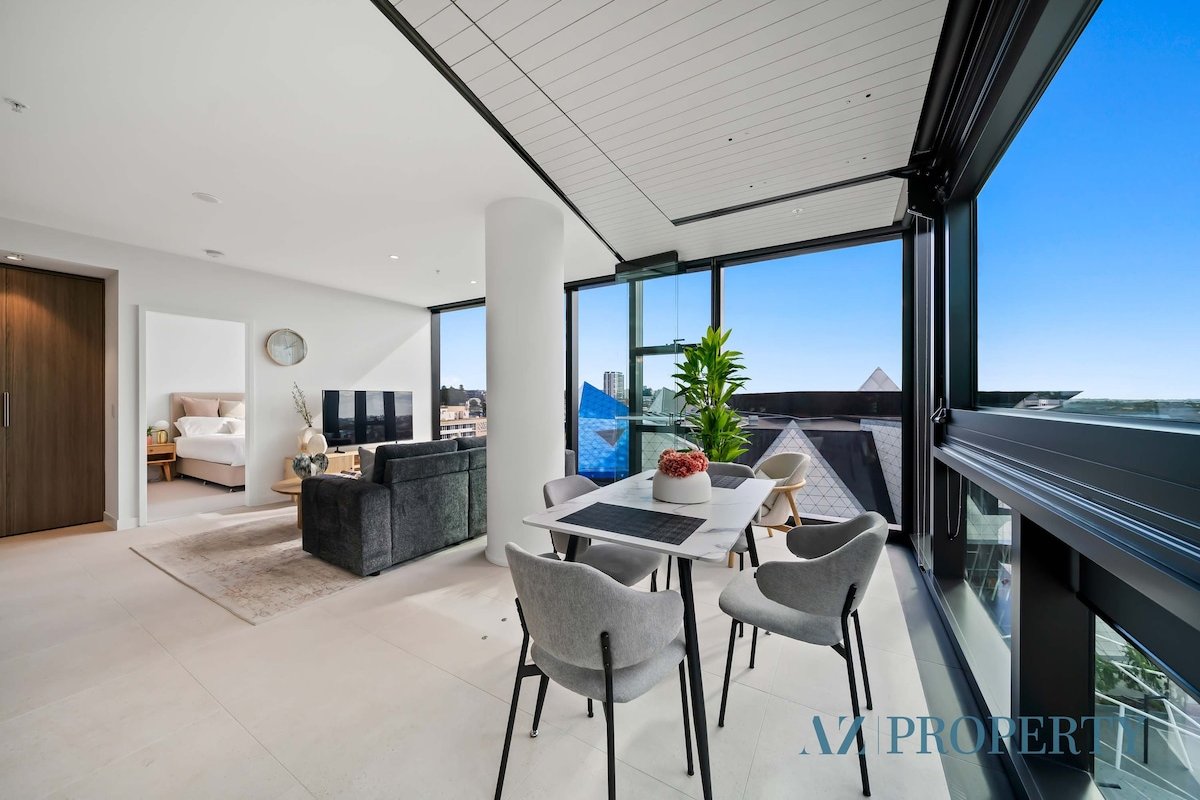 Bright & Airy 2BR with Prime City Address gallery image 5