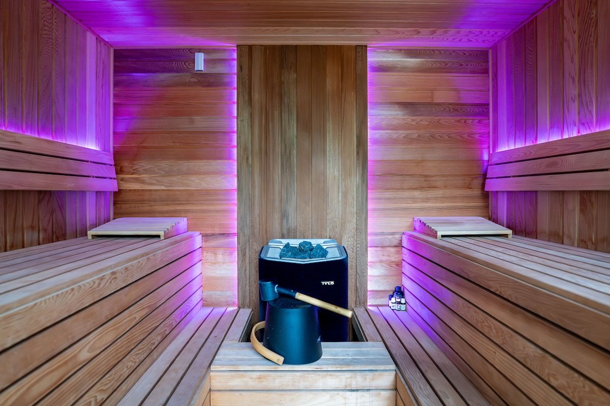 Spacious and stylish family oasis on Noosa Hill gallery image 5