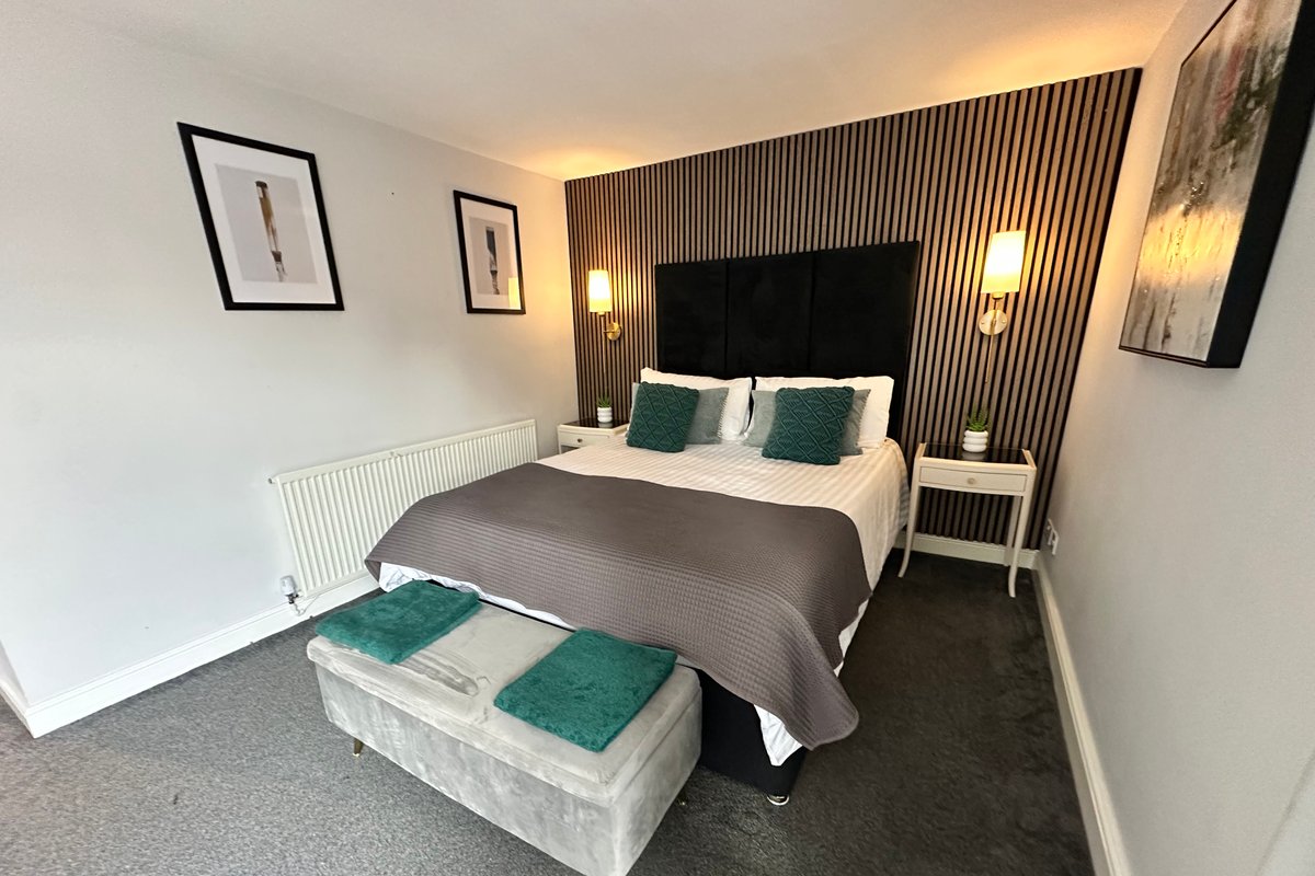 Waterside 4BR Townhouse Stretford, FREE Parking