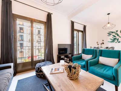 Bright apartment next to Puerta de Alcalá. Chueca