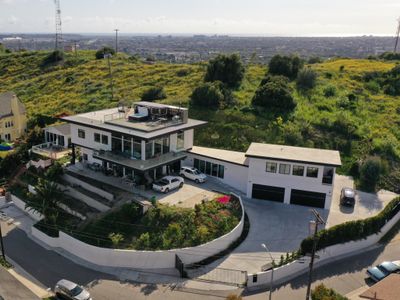 HillTop View,Roof Deck Jacuzzi 5 BdRm 5 bath