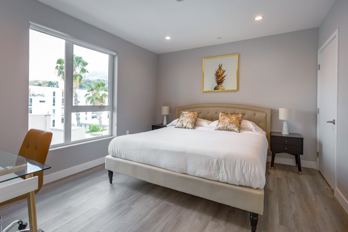 Spacious 4BR Retreat + Patio | Walk 99 Hollywood gallery image 4