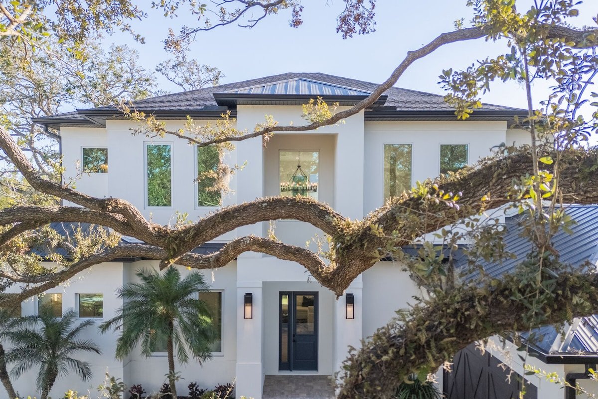 Luxury 5BR Sarasota Stay • Spa + Outdoor Living